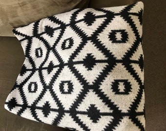 Wool Blend Southwest Style Blanket In Off White/Ecru With Black Diamond Print