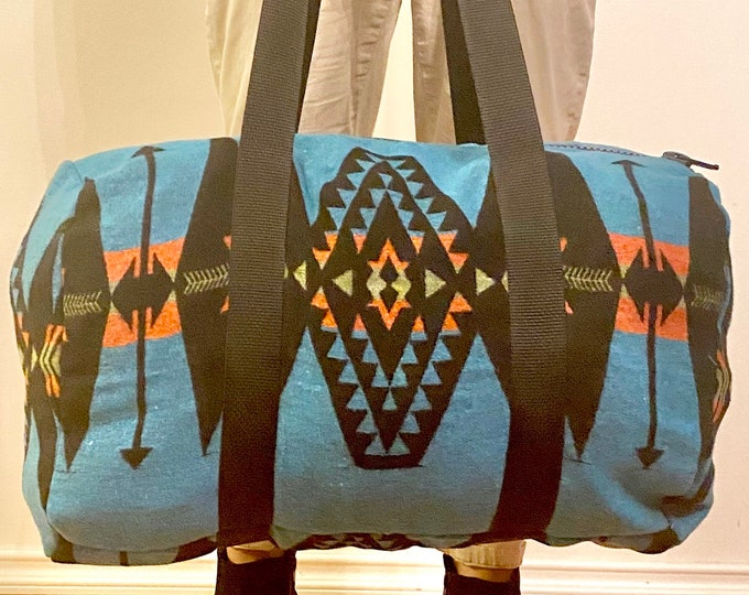 Travel Weekend Bag In Blue With Arrow Print