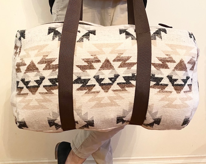 Travel Weekended Bag In Cream White And Brown Diamond Print