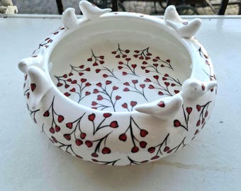 Handmade Ceramic Bowl with Heart Flowers – Traditional Turkish Çini Design