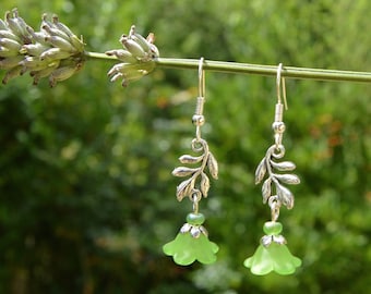 Dainty leaf earrings, silver and green jewelry, forest witch earrings, fern leaf dangle earrings, elven jewelry mori kei nature floral