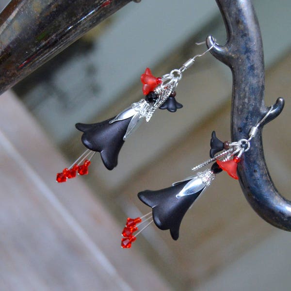 Boucles d'oreilles vampir, bijoux gothique avec cristal rouge baisse de sang, boucles d'oreilles rouge et noir sorcière, bijoux Halloween