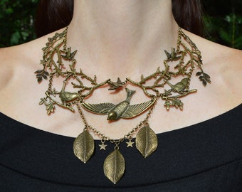 Wild bird necklace with branches, cottagecore forest witch jewelry, bib necklace with birds, swallow wren and branches, leafy twig necklace