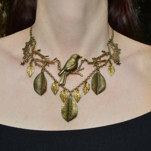 Collier oiseaux du ciel, bijoux oiseau sur une branche avec feuilles, collier brindille bronze, bijoux nature, boho, hippie, collier elfe