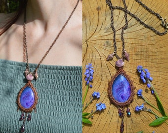 Collar de sirena, colgante de piedra azul y púrpura, collar de cobre envuelto en alambre con colgantes de concha rosa de cadena larga, bruja de mar, joyería hippie