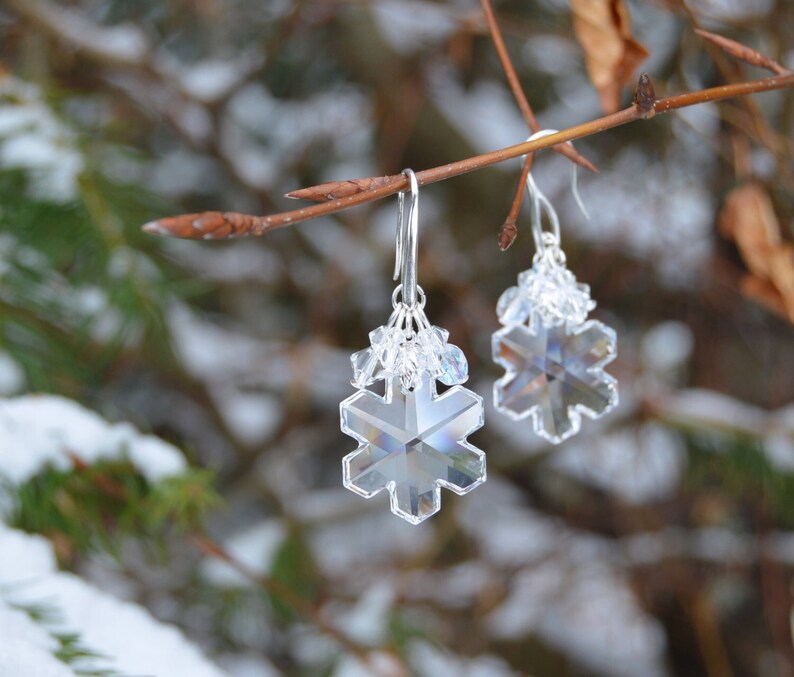 Boucles d'oreilles flocon du neige cristal blanc, bijoux hiver féerique, Reine du Glace, cadeau pour Noël, bijoux elfiques, blanche-neige image 1