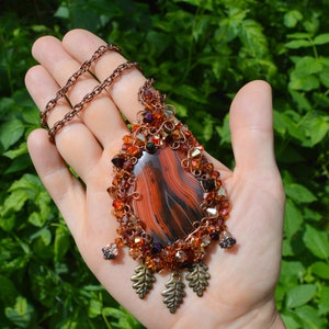 Colgante de hoja de otoño, collar envuelto en alambre de cristal rojo y oro, joyas del bosque de otoño, collar de hadas, colgante de envoltura de alambre de cobre mori girl elf imagen 3