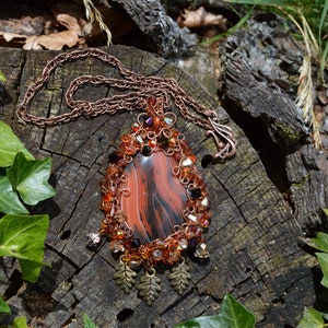 Colgante de hoja de otoño, collar envuelto en alambre de cristal rojo y oro, joyas del bosque de otoño, collar de hadas, colgante de envoltura de alambre de cobre mori girl elf imagen 2