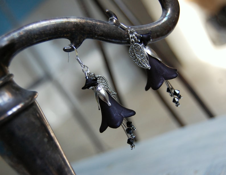 Pendientes de flores negras góticas, pendientes negros boho de bruja, joyas de hadas victorianas, pendientes de vampiros góticos, joyas de brujas mori kei strega oscuras imagen 5