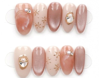 Uñas postizas ovaladas de ámbar hechas a mano: detalle de gema dorada, elegantes y brillantes.