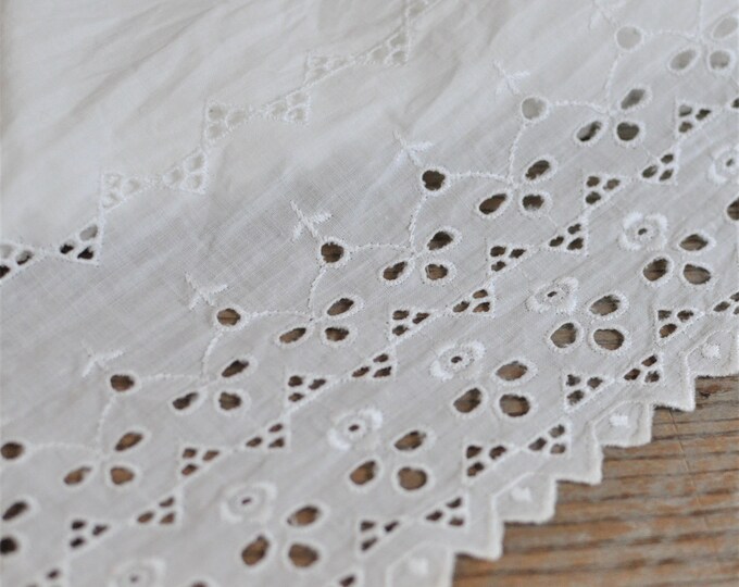 Vintage White Eyelet Trim, Fabric Edging, Floral Embroidered Trimming