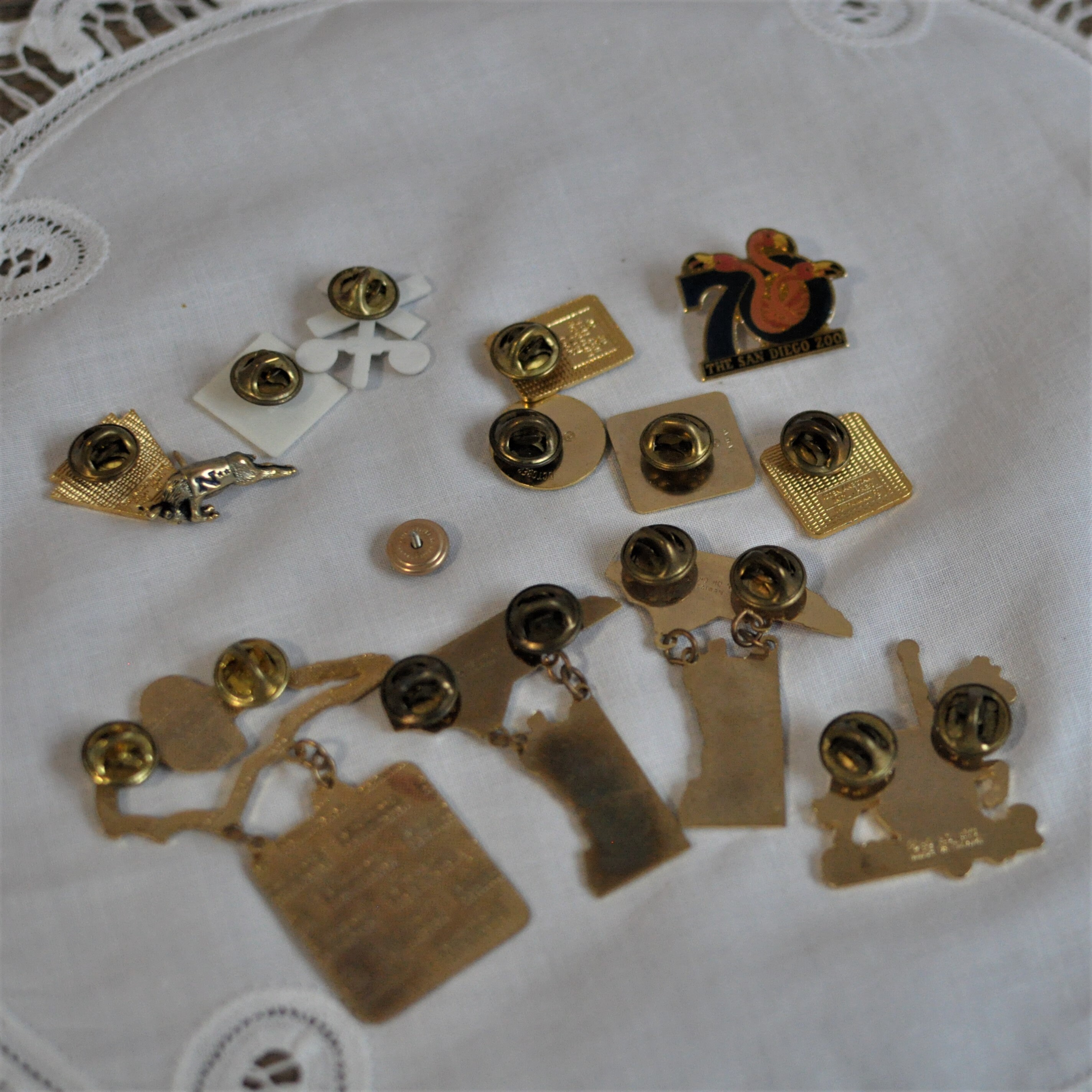 Broche insigne Pin's / Badge - Lions Club Osaka Taishi Japon 20/10/1968