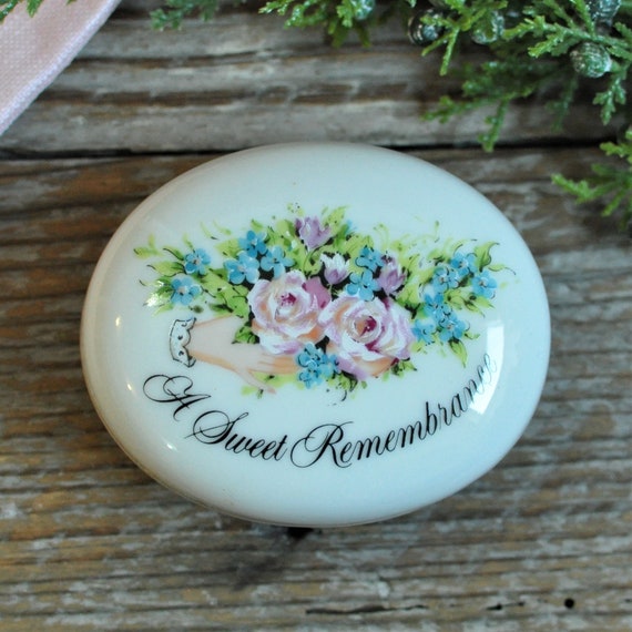 Avon Jewelry Box, Trinket Ring Dish, A Sweet Reme… - image 1