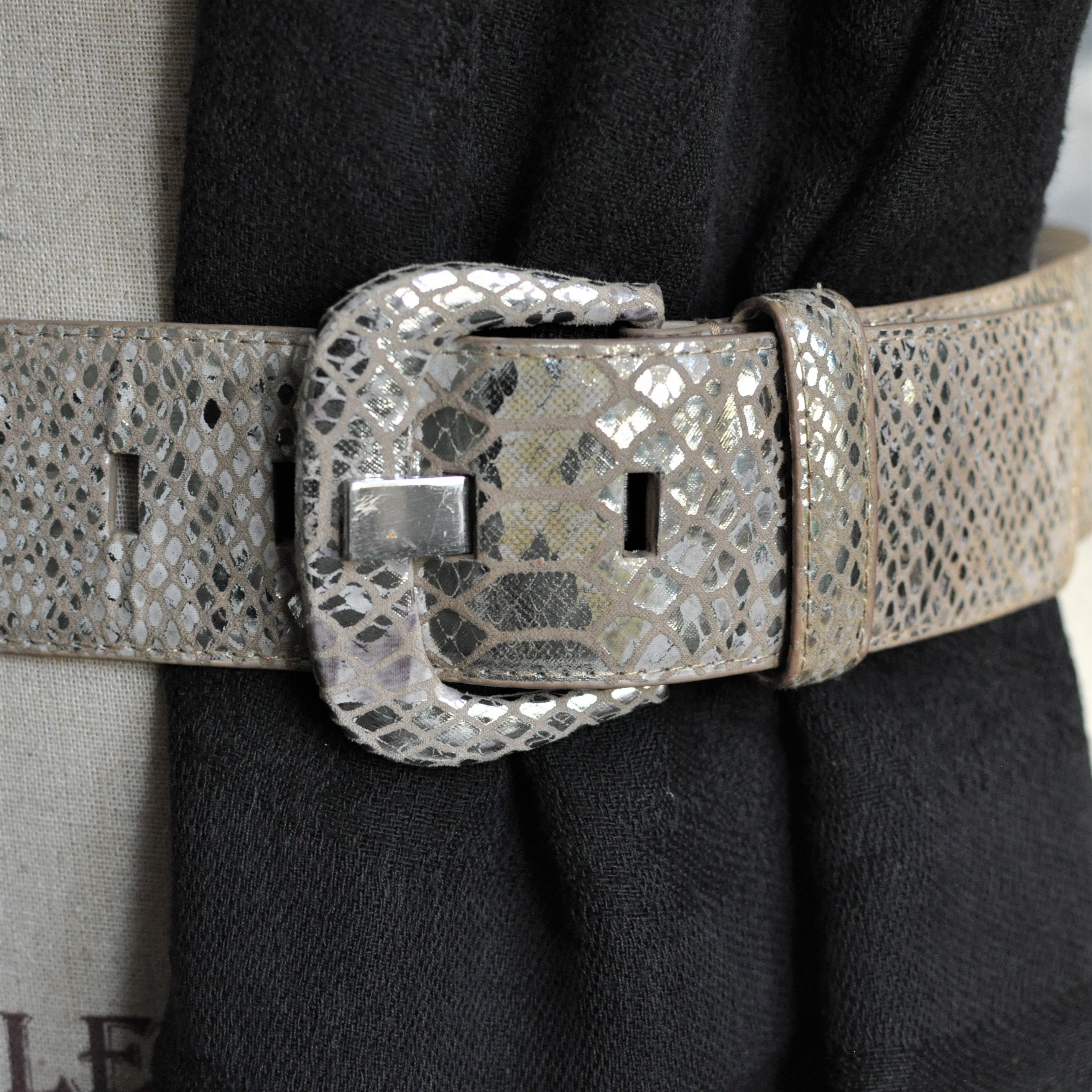 White House Black Market Genuine Leather Crimson and Gold Snakeskin Belt White House Black Market Belt XS Small Women Faux Leather  main image 3