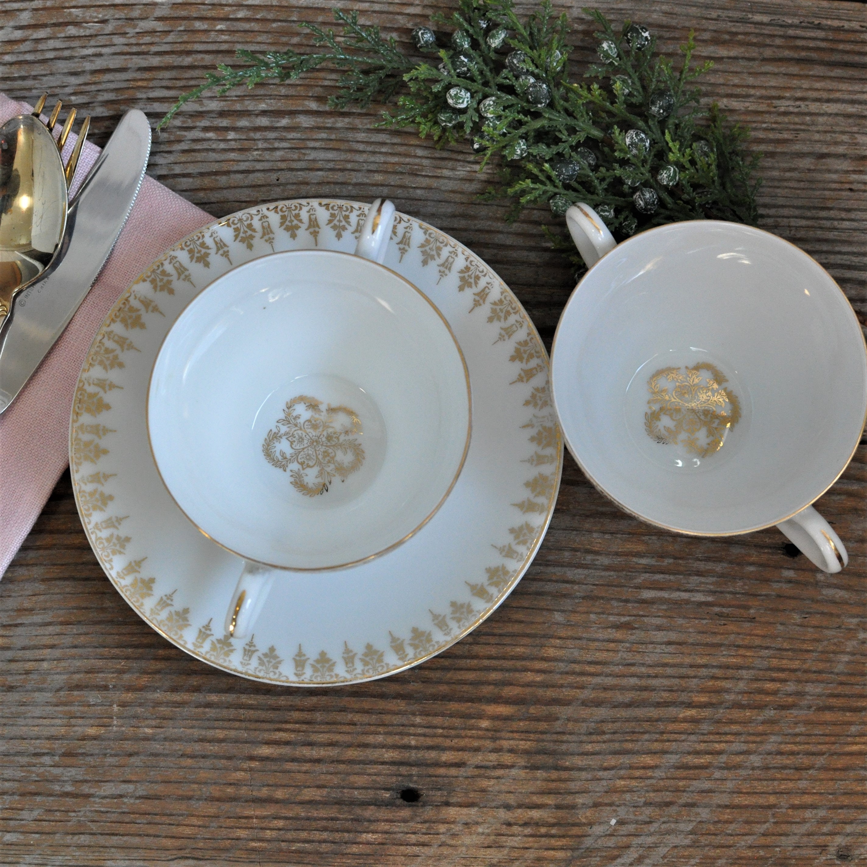 Two Royal Schwarzburg Bouillon Cups With Saucers, Gold Two Royal Schwarzburg Bouillon Cups With Saucers, Gold