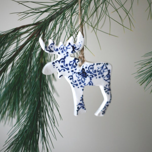 Porcelain Moose ornament / artetmanufacture/ Orignal en porcelaine