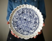 Réservé pour une assiette à tarte - La tourtière Annette, blanc et bleu - Cathy