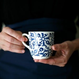 Petit café / Small coffee cup with handle/ blue flowers/artetmanufacture image 1