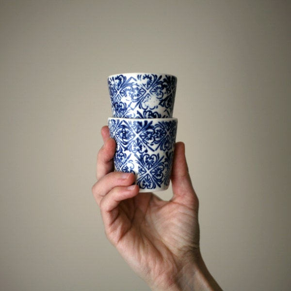 Espresso pour deux/ Espresso for two/ blue porcelain cup