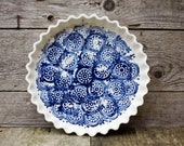 La tourtière d'Annette - white and blue - circle design - Pie plate