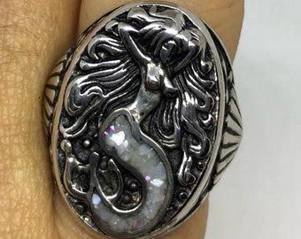 Vintage Southwestern White Mother of Pearl Mermaid Ring