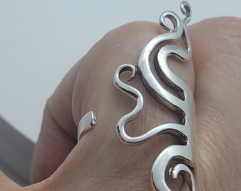 Vintage cutlery ring【no.12】 Oneida Spanish Crown Spoon Ring by Midnight Jo