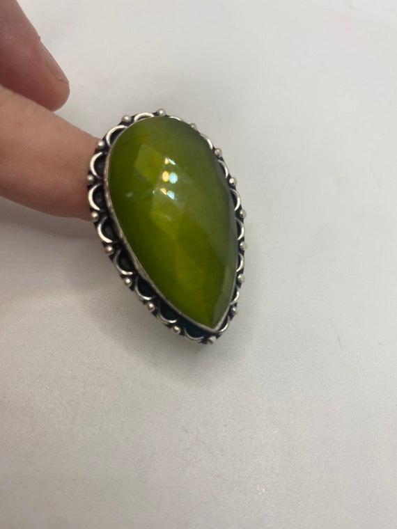 Vintage Green Cats Eye Art Glass Ring - image 4