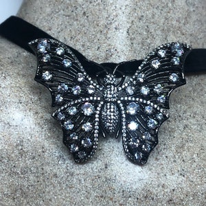 Vintage kristallen gotische zilveren afgewerkte vlinder choker ketting broche