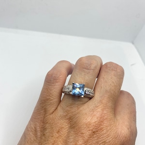 Vintage Genuine Blue Topaz 925 Sterling Silver Ring