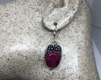 Boucles d'oreilles vintage faites main en rubis brut profond