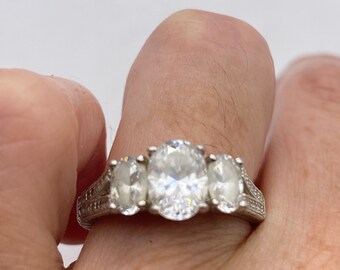 Anello nuziale vintage in argento sterling 925 con zaffiro bianco e zirconi cubici.