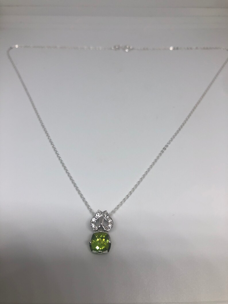 Vintage Handmade 925 Sterling Silver Genuine Peridot Pendant