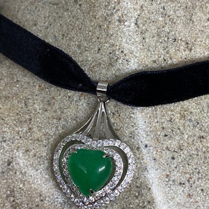 Vintage Green Jade Heart Choker Gold Finish Necklace Pendant
