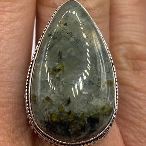 Vintage Green Nephrite Jade Ring About an Inch Long Knuckle Ring
