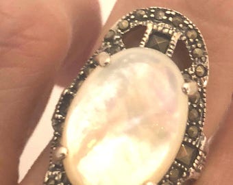 Vintage Mother of Pearl 925 Sterling Silver Marcasite Ring