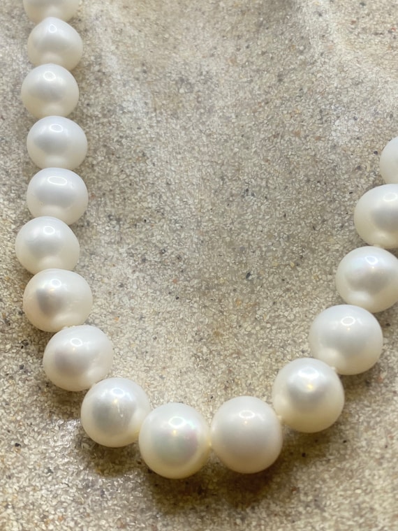 Vintage White Pearl 18 inch Necklace - image 2