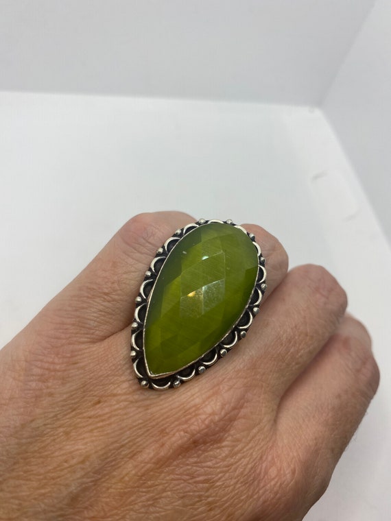 Vintage Green Cats Eye Art Glass Ring - image 2