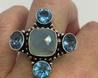 Anillo vintage de calcedonia azul y topacio azul
