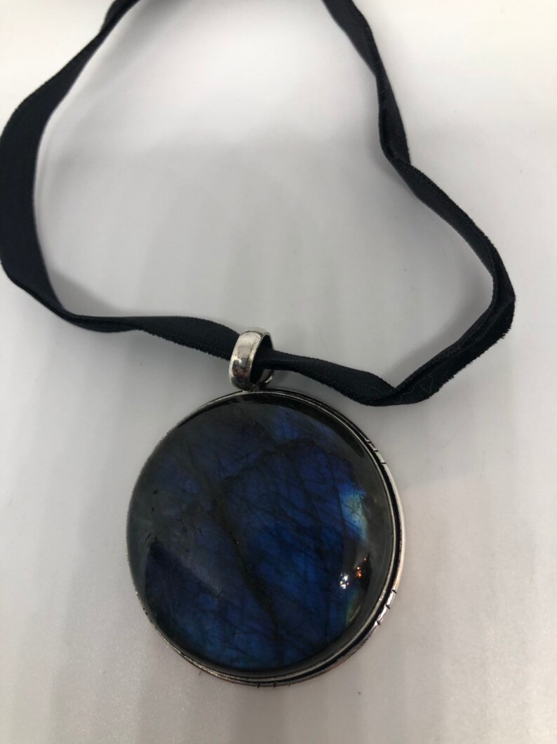 Vintage silver Genuine blue Labridorite Gemstone necklace.