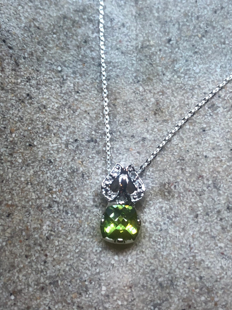 Vintage Handmade 925 Sterling Silver Genuine Peridot Pendant