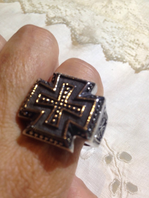 Vintage 1980's Gothic Cross Men's Ring - image 1