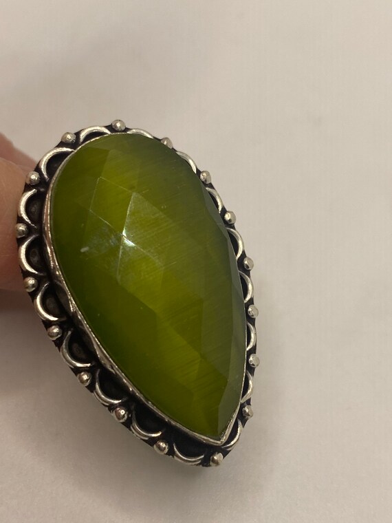 Vintage Green Cats Eye Art Glass Ring - image 5