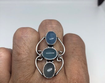 Anillo antiguo de calcedonia azul auténtica de una pulgada de largo