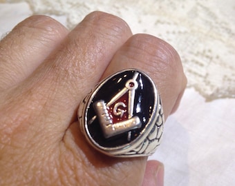 Vintage  Gothic Red and Black Enamel Free Mason G Mens Ring