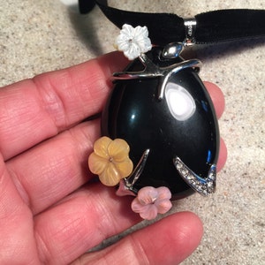 Vintage Genuine Mother of Pearl Flowers 925 Sterling Silver Black Onyx Dangle Pendant Necklace Pendant