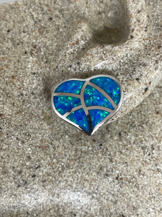 Orecchini A Cuore Con Opale Blu Sintetico – Philip Jones – Gioielli Eleganti In Confezione Regalo – Regalo Per Compleanno, Anniversario, Festa Della Mamma