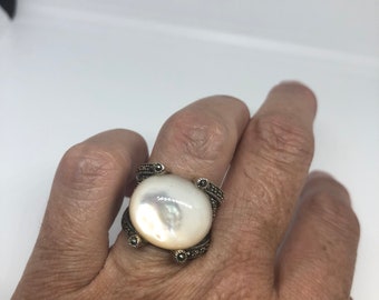 Vintage Mother of Pearl 925 Sterling Silver Marcasite Ring