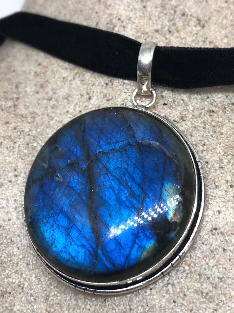 Vintage silver Genuine blue Labridorite Gemstone necklace.