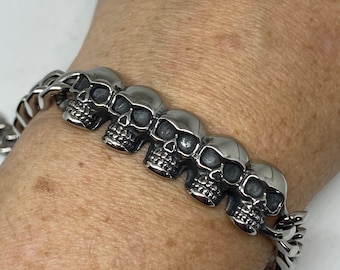 Stainless Steel Antiqued-Style Skulls Bracelet 15mm with Secure Lobster Lock Clasp 