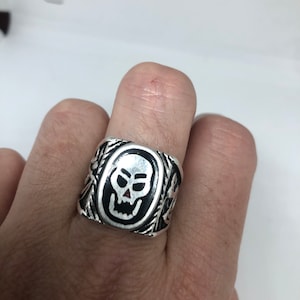 Vintage Southwestern Skull Ring aus weißer Bronze mit schwarzem Inlay aus Stein